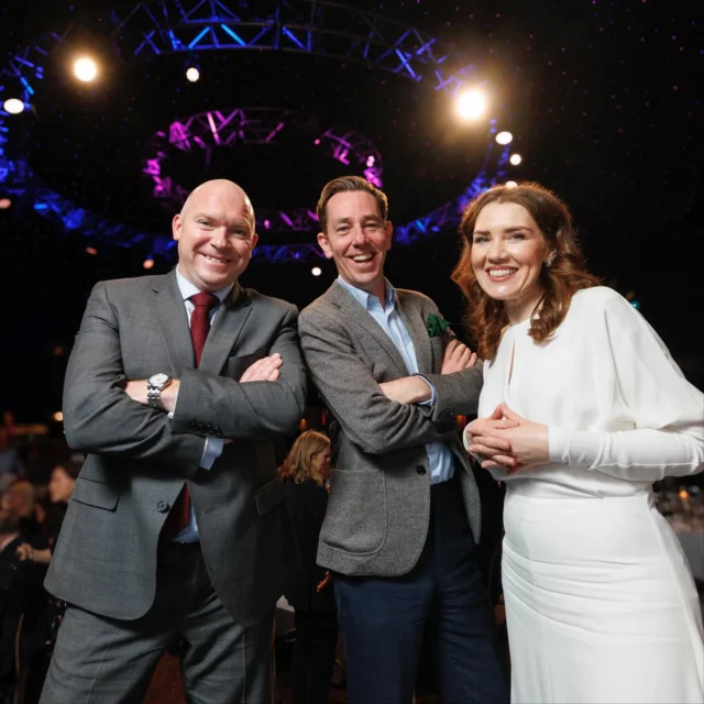 Over 400 small businesses gathered in the Round Room at The Mansion House for the Small Firms Association (SFA) Annual Lunch supported by AIB to celebrate the resilience and grit of  Irish small business. Pictured are David Broderick, Director of the SFA, guest of honour, Broadcaster Ryan Tubridy and Geraldine Magnier, Chair of the SFA. #sfa